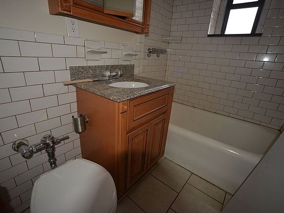 3rd image of 3015 33rd St APT 6F