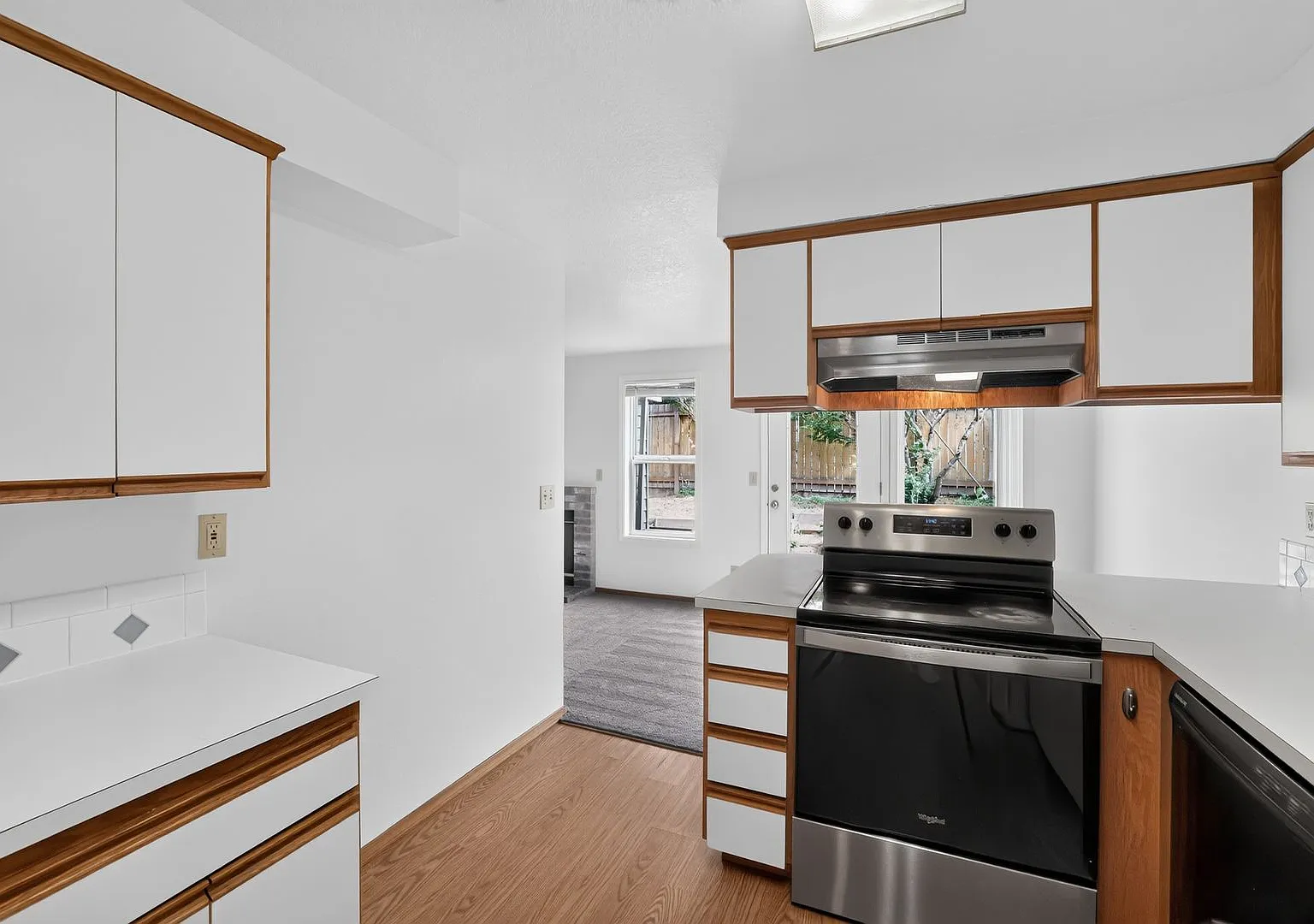 3 bed, 1.5 bath, 1200 sqft, $2,095 — Photo 3