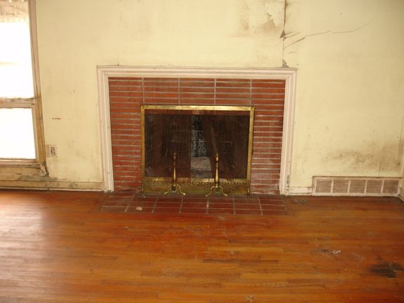 4th image of 2621 S Arlington Ave