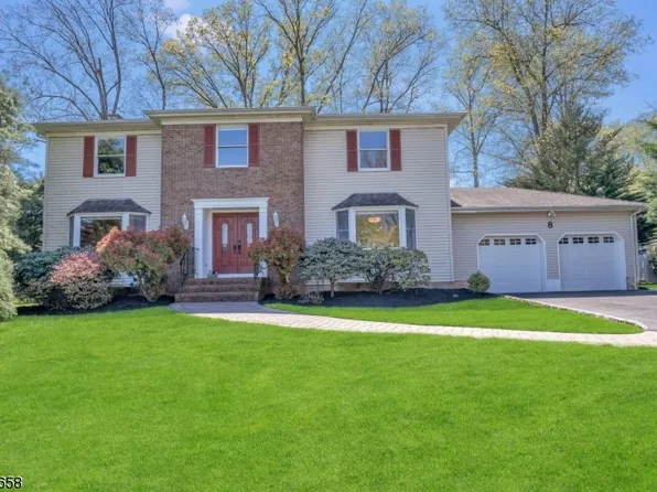 8 Evergreen Ct, Westfield Town, NJ 07090