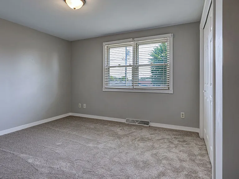 1216 Meadow Ln — Photo 8