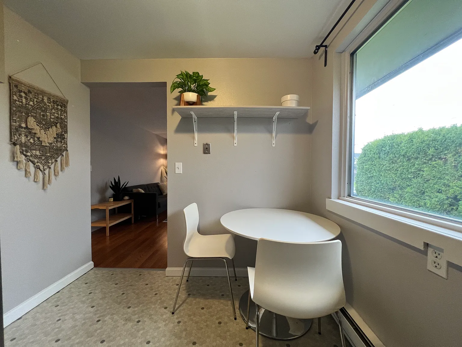 1104 N Pine St — Photo 3