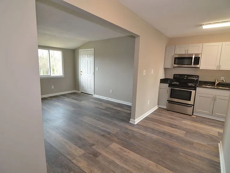 704 McMakin St — Photo 8