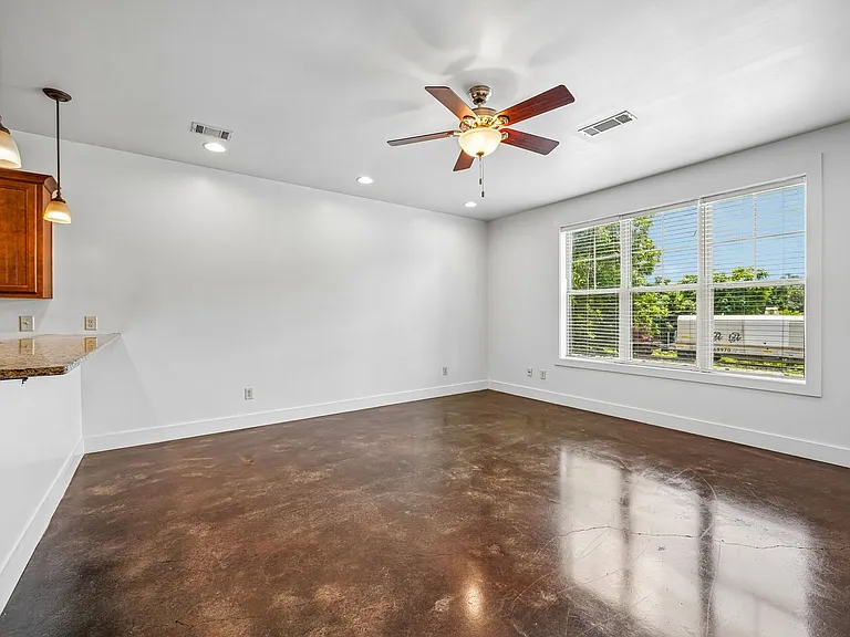 Beverly Townhomes — Photo 7