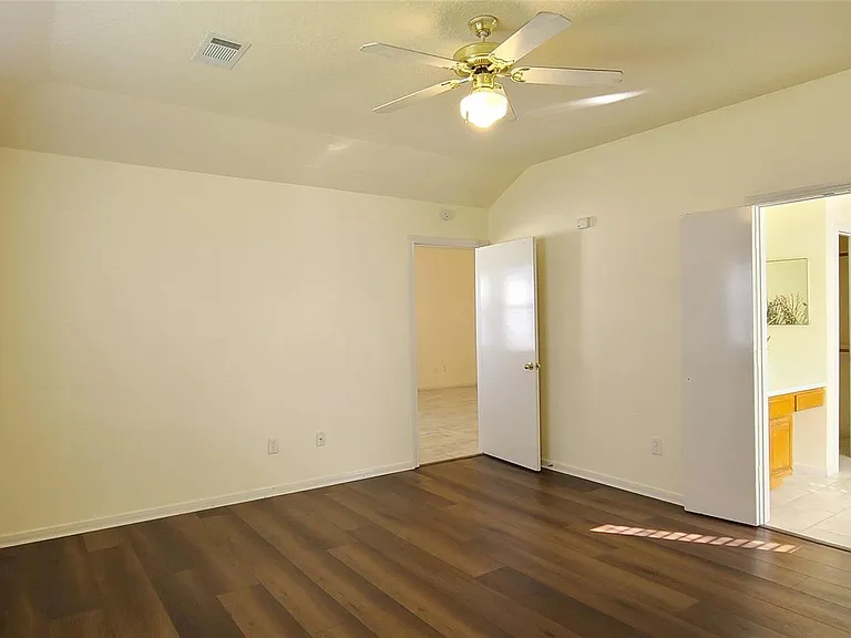 19330 Larissa Dr — Photo 19