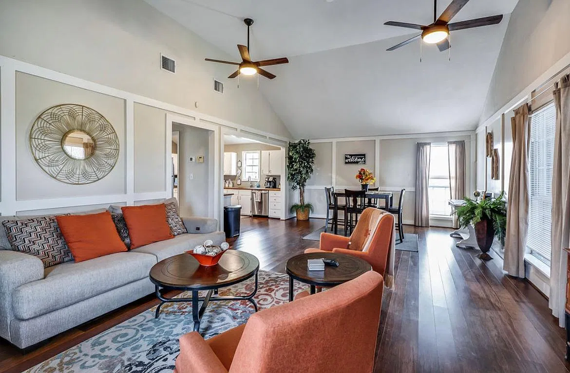 2 bed, 1120 sqft, $1,750 — Photo 3