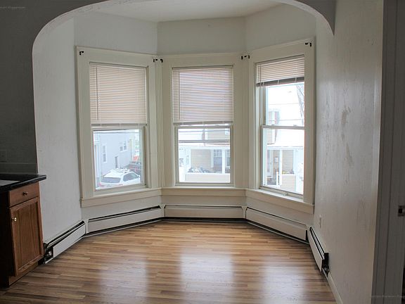 4th image of 93 Walker St