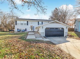 7815 Straube Ct, Godfrey, IL 62035