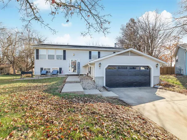 7815 Straube Ct, Godfrey, IL 62035