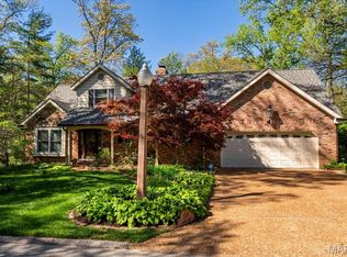 1010 Robert Dr, Godfrey, IL 62035