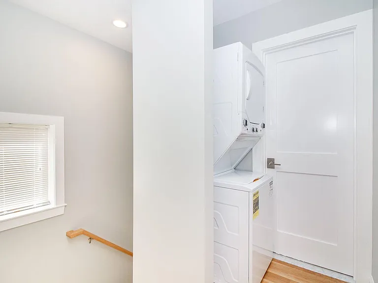 32 Oakland St — Photo 9