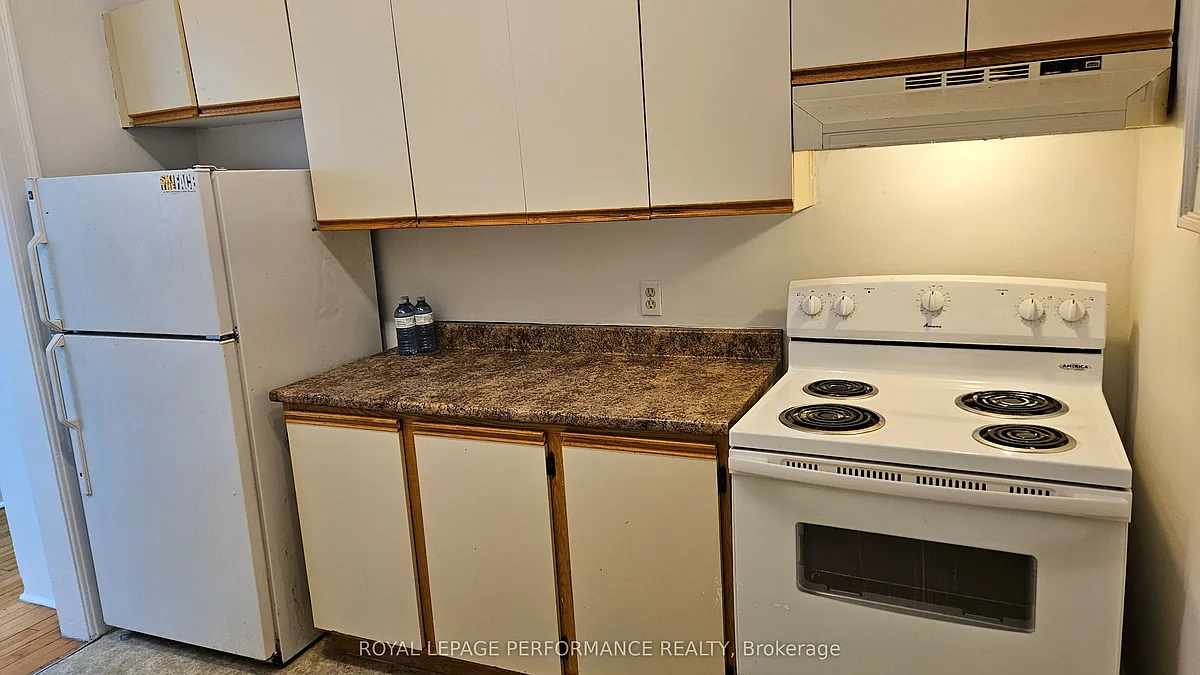 Building Photo - 224 A Pitt St #7
