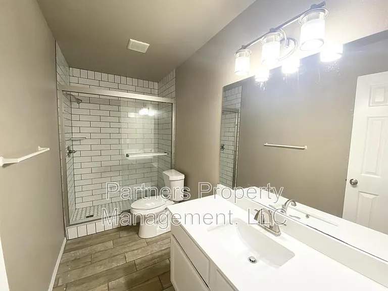 1526 N Addington Ave #1 — Photo 13