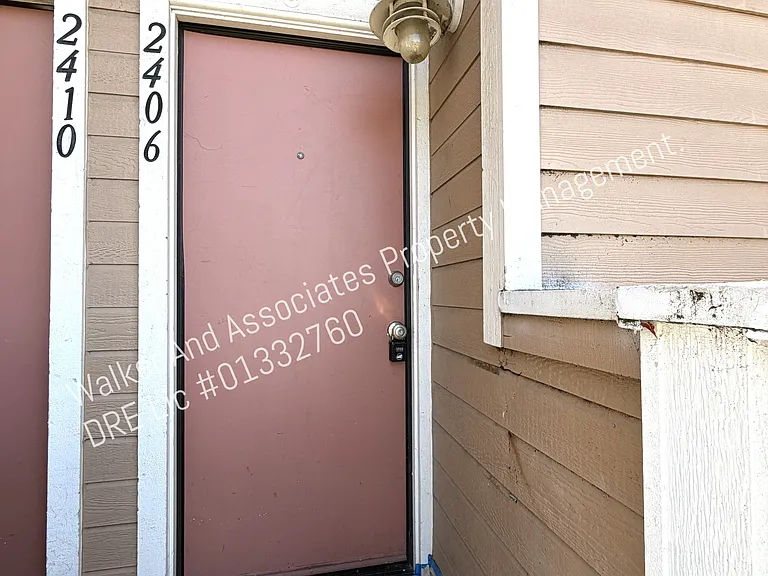 2406 Village Grn — Photo 4