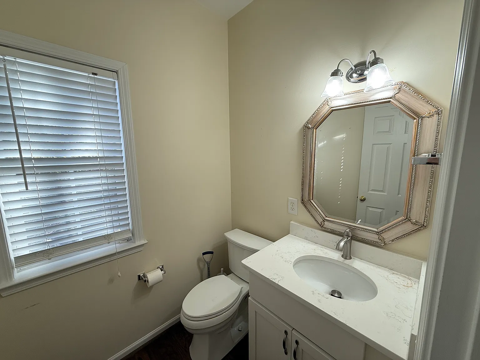 4 bed, 2.5 bath, 2454 sqft, $3,500 — Photo 3