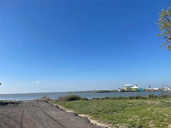 919 17th Street, San Leon, TX 77539