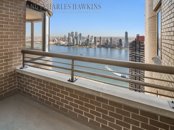 330 East 38th Street image 8 of 14