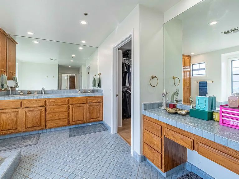 11300 Highridge Ct — Photo 24