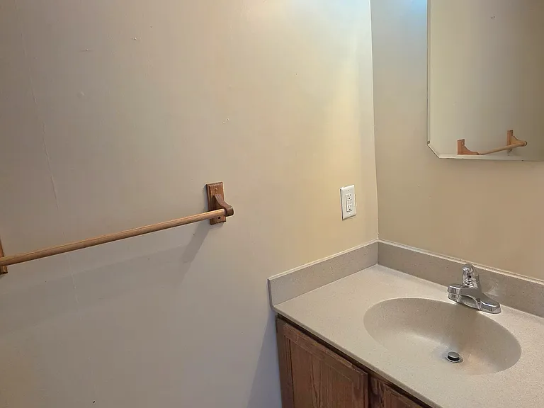 901 Fairborn Cir — Photo 8