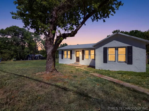 329 W Oak St, Coweta, OK 74429