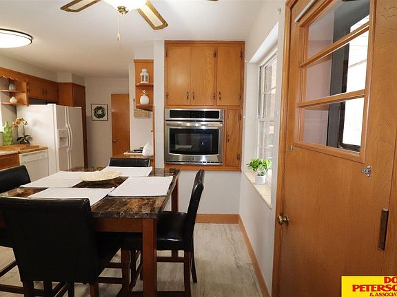 3rd image of 1880 Parkview Dr
