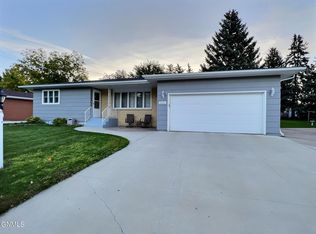 2421 N 4th St, Bismarck, ND 58503