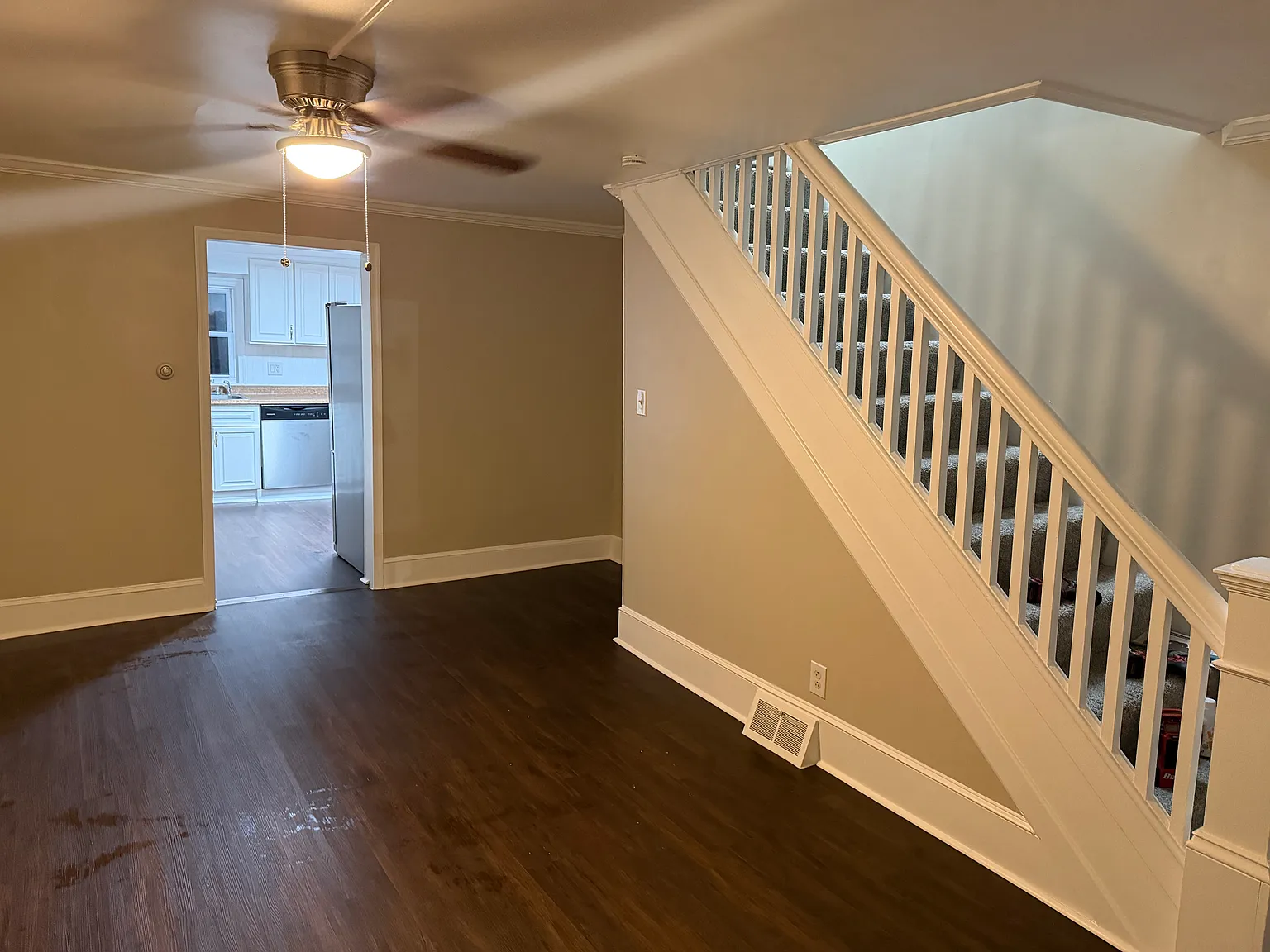3 bed, 1036 sqft, $1,800 — Photo 2