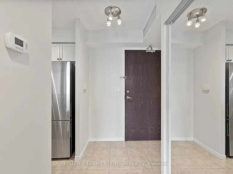 1829 Queen St E #408 — Photo 4