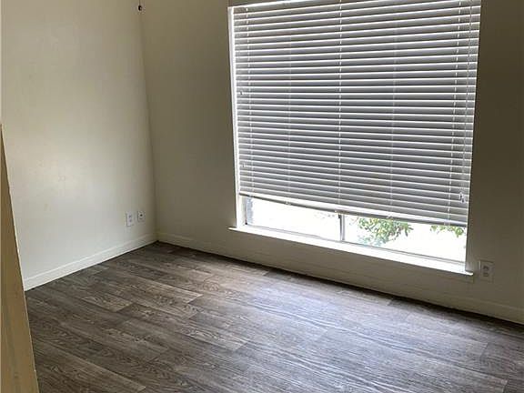 4th image of 1206 E 52nd St #208B