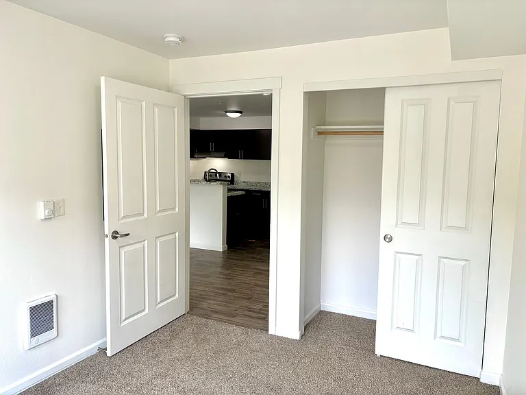 Roseland Apartments — Photo 13