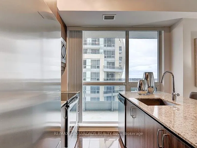 9201 Yonge St #1704 — Photo 17