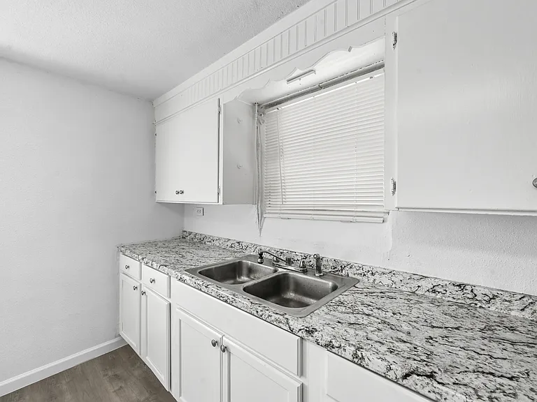 120 E Monterey St #116 — Photo 7