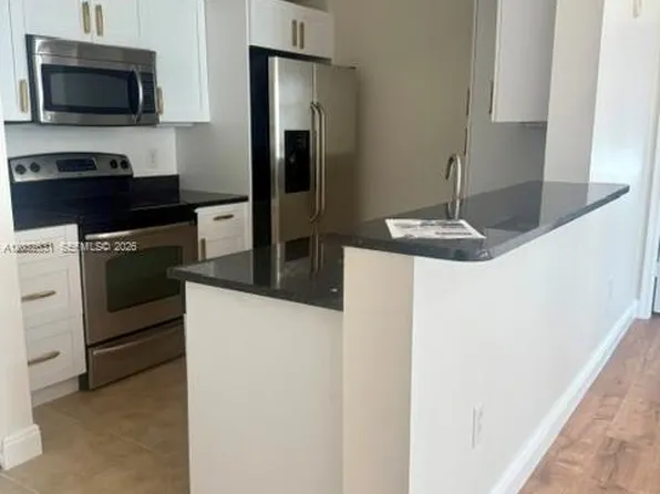 7350 SW 89th St APT 2110S, Miami, FL 33156