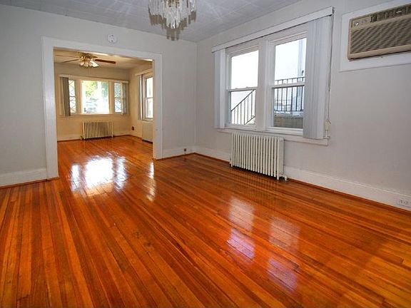 3rd image of 467 Franklin Ave