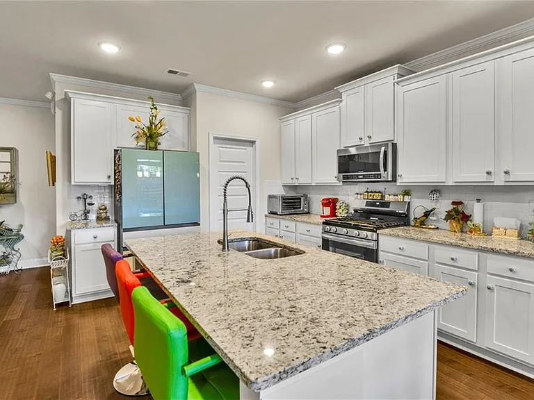 2423 Chene Dr — Photo 11