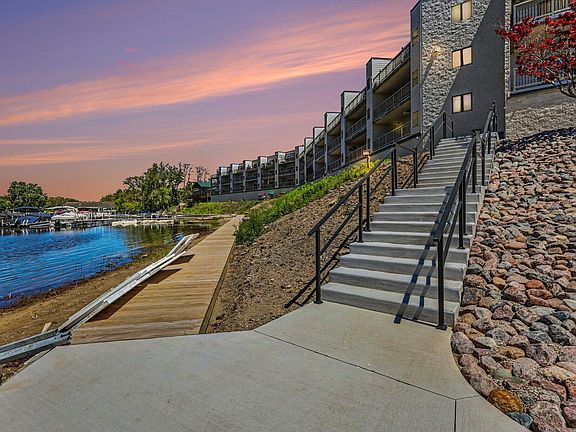 2nd image of 317 Outlook Cove Dr