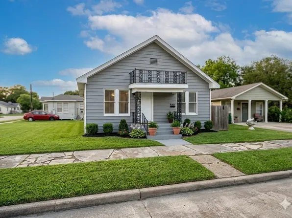 842 Booker T Washington Ave, Port Arthur, TX 77640