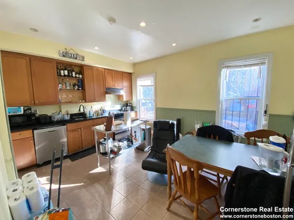 31 Worthington St, Roxbury, MA 02120