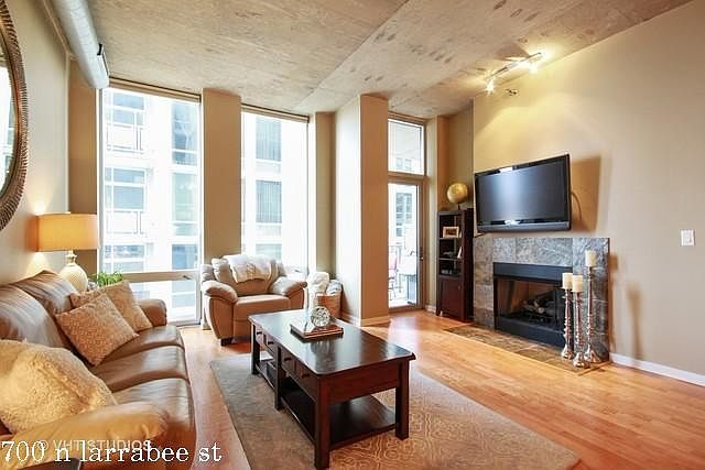 1st image of 700 N Larrabee St APT 117