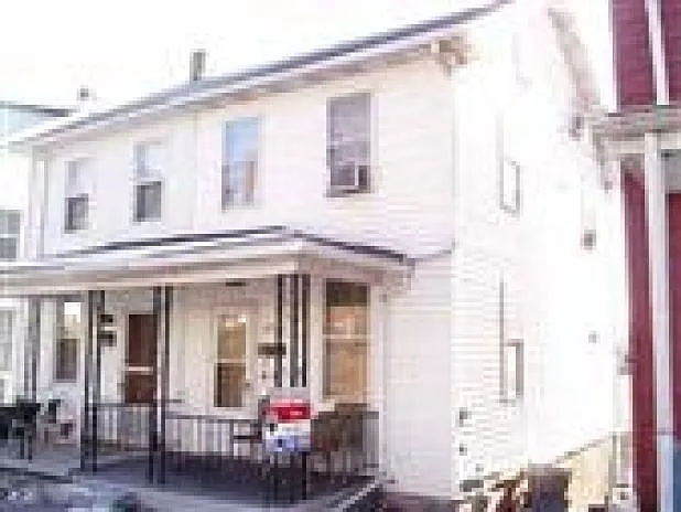 322 N 2nd St photo 1