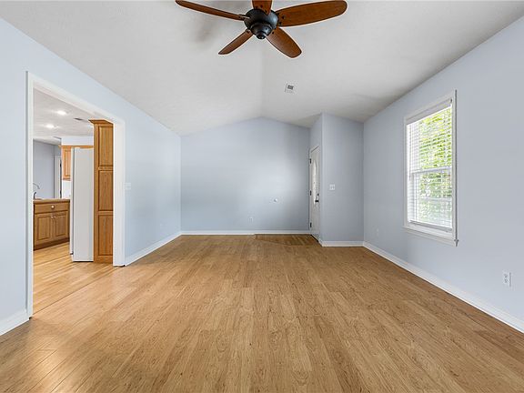 5th image of 411 Covey Ln