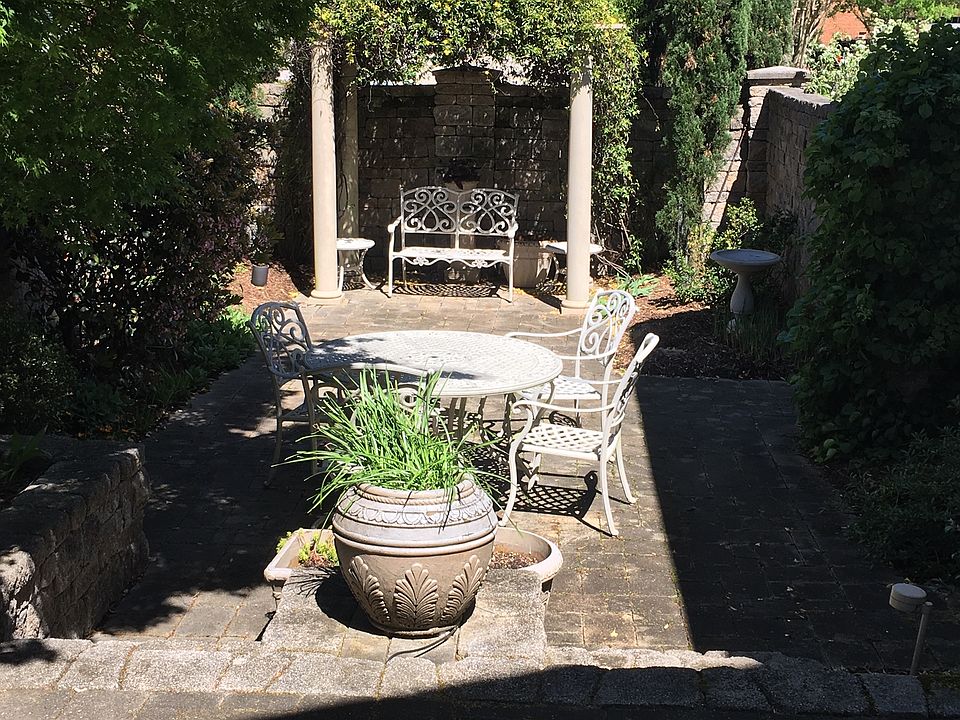 2nd image of 1561 Bordeaux Pl