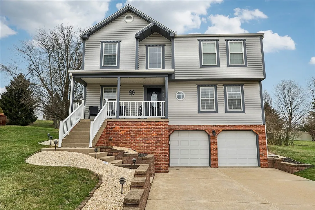 237 Carriage Blvd photo 1