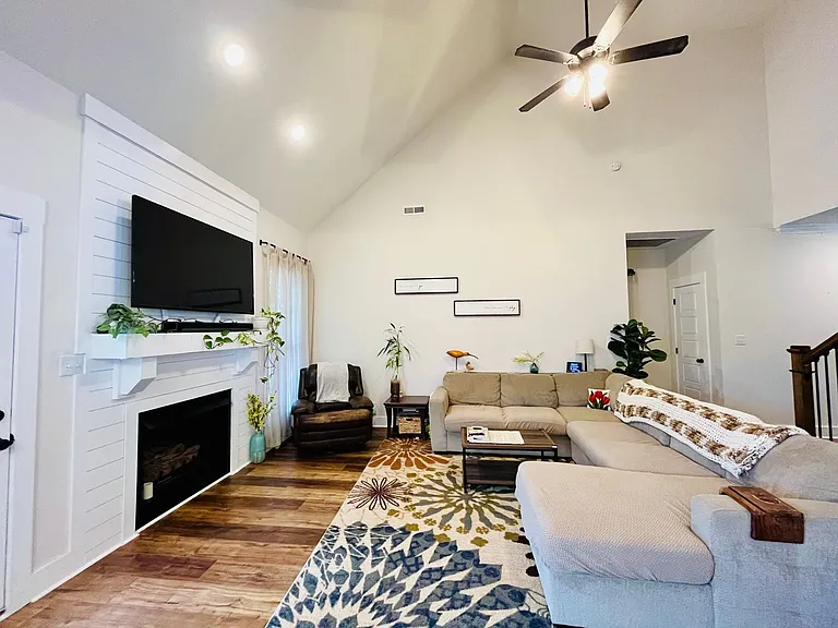 445 Crestwicke Ct — Photo 9