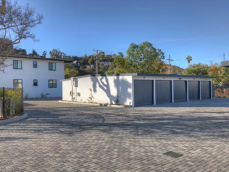 1584 Yosemite Dr — Photo 21