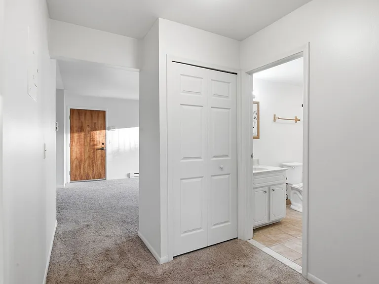 825 South Grand Avenue — Photo 14