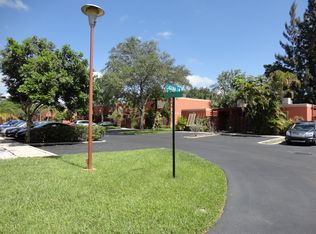 10370 Fairway Rd, Pembroke Pines, FL 33026