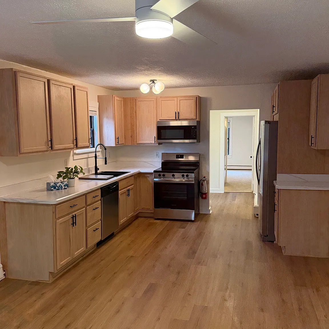 3 bed, 900 sqft, $2,950 — Photo 1