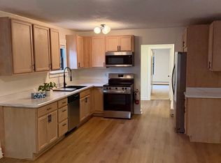 610 Annaquatucket Rd APT 6, North Kingstown, RI 02852