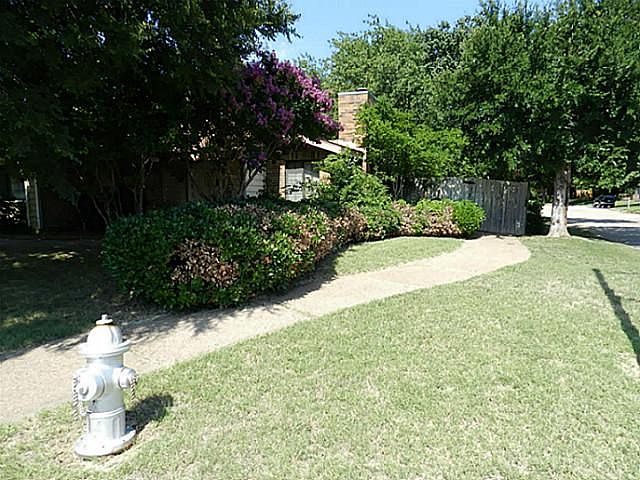 2nd image of 5921 Royalcrest Dr